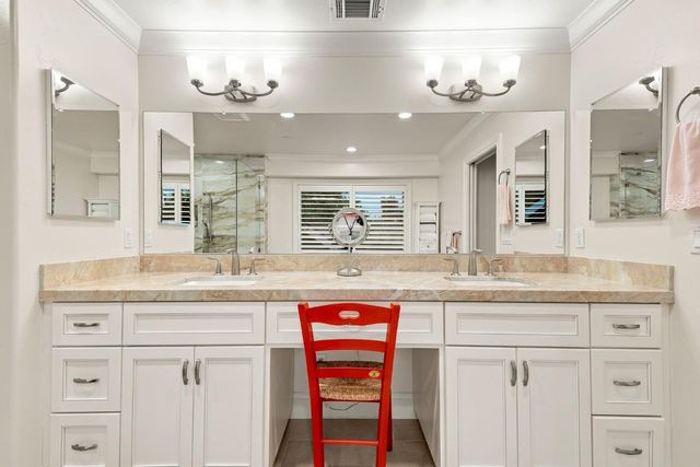 4889 V St, Sacramento, CA 95817