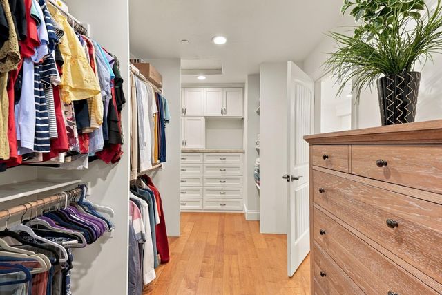 4889 V St, Sacramento, CA 95817