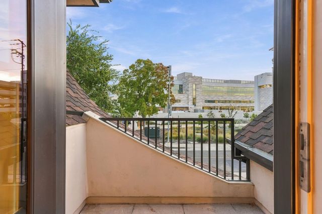 4889 V St, Sacramento, CA 95817