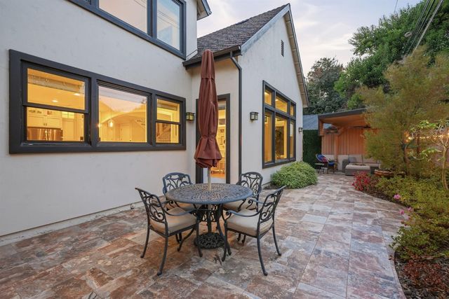 4889 V St, Sacramento, CA 95817