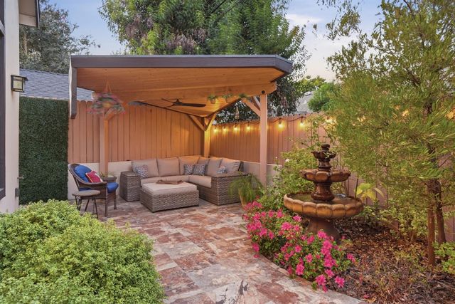 4889 V St, Sacramento, CA 95817
