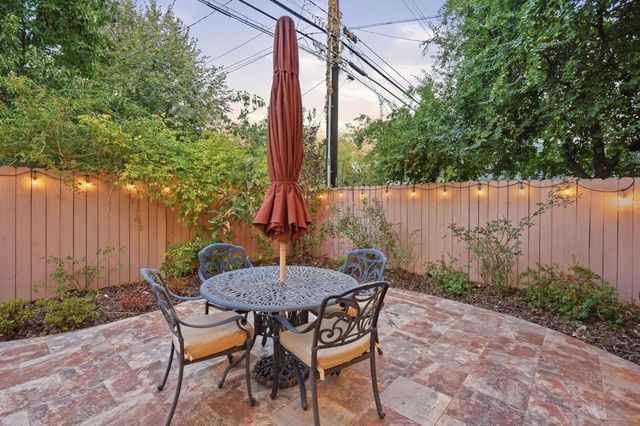 4889 V St, Sacramento, CA 95817