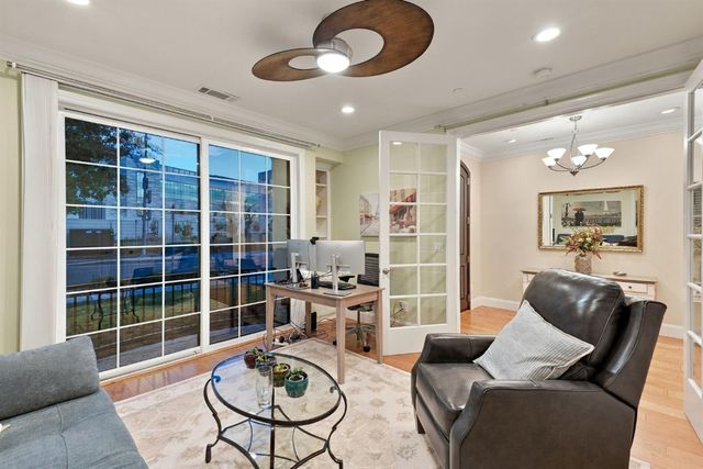 4889 V St, Sacramento, CA 95817