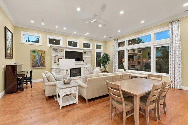 4889 V St, Sacramento, CA 95817