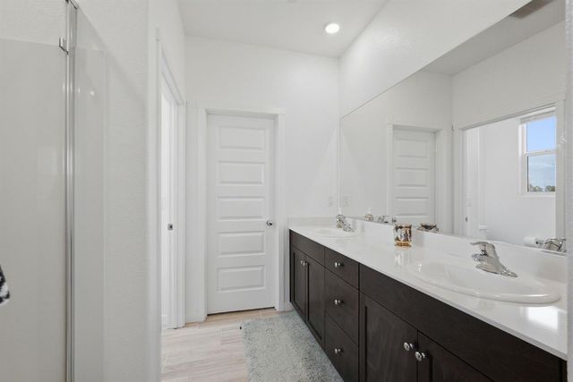 898 Lake Park Circle, Galt, CA 95632