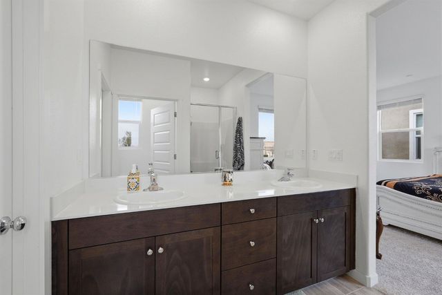 898 Lake Park Circle, Galt, CA 95632