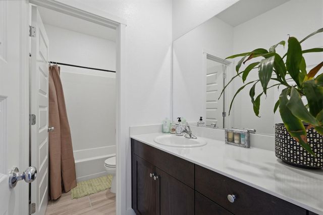 898 Lake Park Circle, Galt, CA 95632