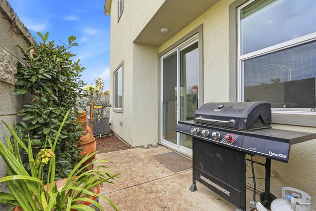 898 Lake Park Circle, Galt, CA 95632