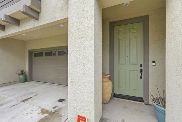 898 Lake Park Circle, Galt, CA 95632