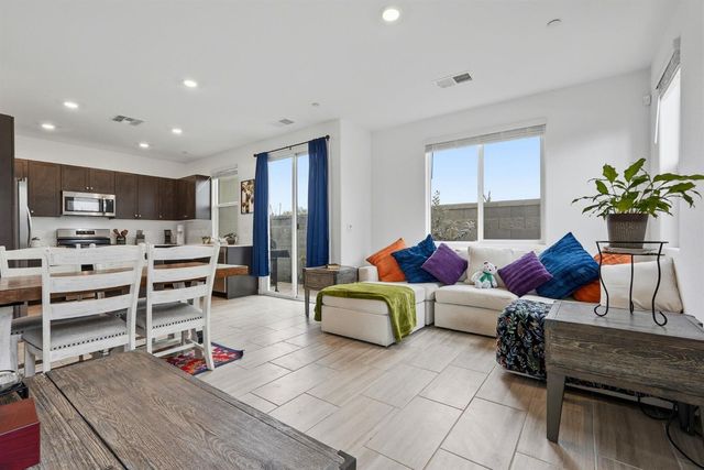 898 Lake Park Circle, Galt, CA 95632