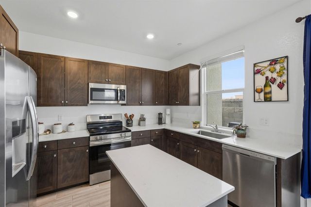 898 Lake Park Circle, Galt, CA 95632