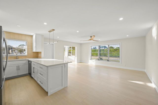 890 High Point Boulevard N A, Delray Beach, FL 33445