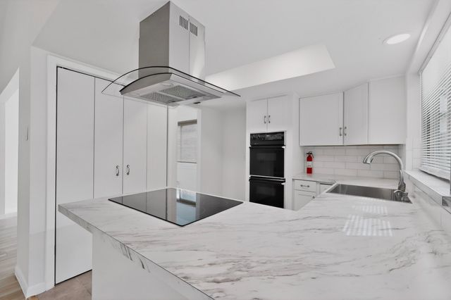 949 Meadowdale Circle, Garland, TX 75043