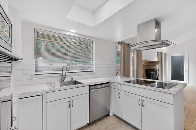 949 Meadowdale Circle, Garland, TX 75043