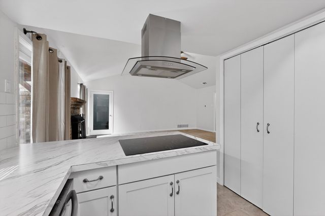 949 Meadowdale Circle, Garland, TX 75043