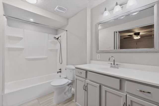 949 Meadowdale Circle, Garland, TX 75043