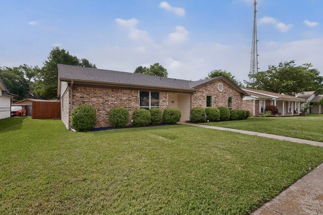 949 Meadowdale Circle, Garland, TX 75043