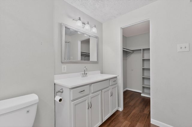 949 Meadowdale Circle, Garland, TX 75043