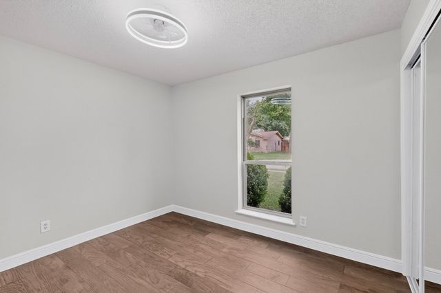 949 Meadowdale Circle, Garland, TX 75043