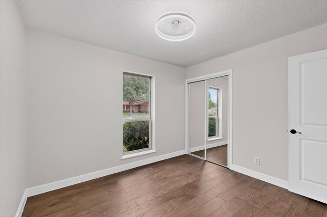 949 Meadowdale Circle, Garland, TX 75043