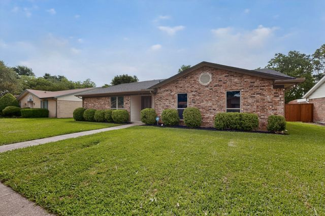 949 Meadowdale Circle, Garland, TX 75043