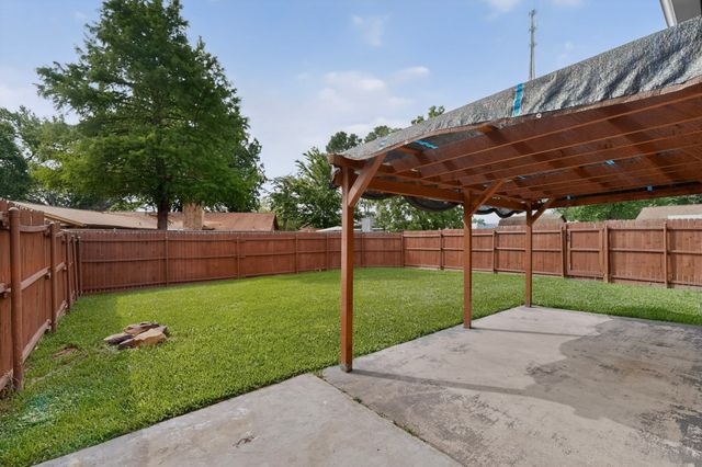 949 Meadowdale Circle, Garland, TX 75043