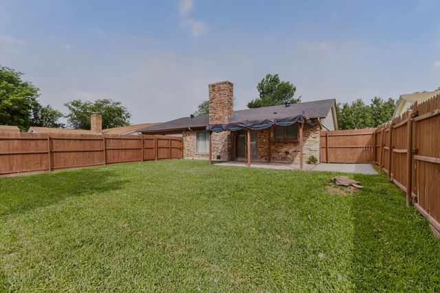 949 Meadowdale Circle, Garland, TX 75043