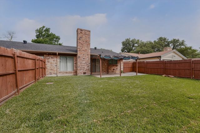 949 Meadowdale Circle, Garland, TX 75043