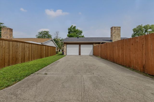 949 Meadowdale Circle, Garland, TX 75043