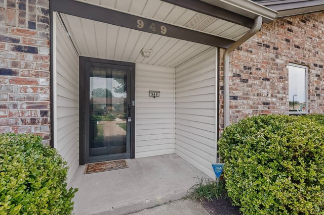 949 Meadowdale Circle, Garland, TX 75043