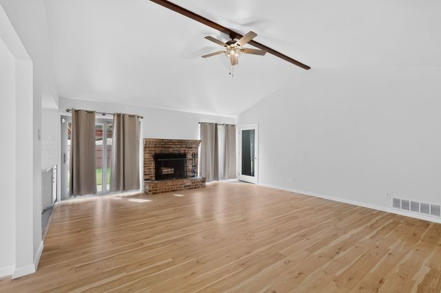 949 Meadowdale Circle, Garland, TX 75043