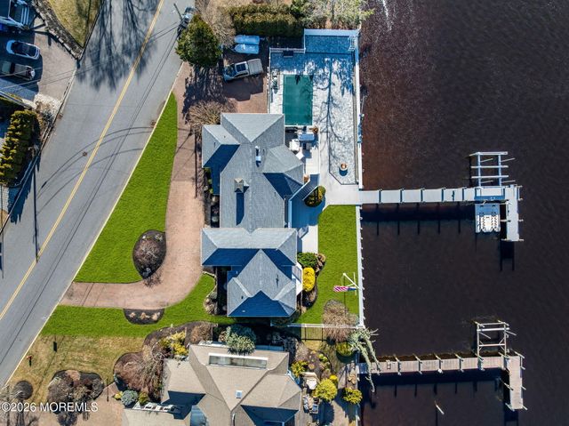 21 River Avenue, Island Heights, NJ 08732