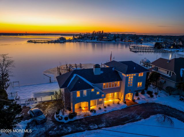 21 River Avenue, Island Heights, NJ 08732