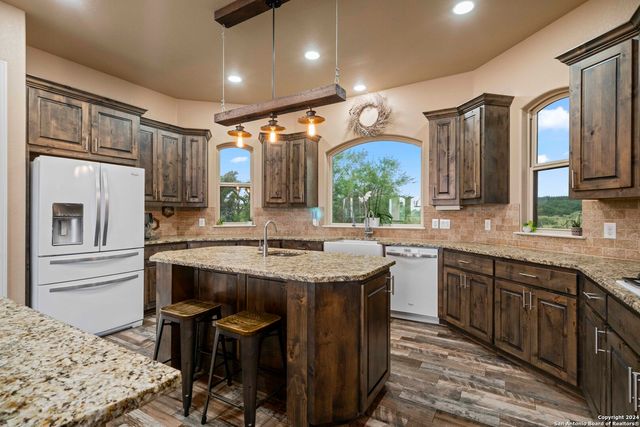 189 Dry Bear Creek, New Braunfels, TX 78132