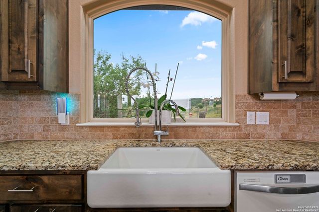 189 Dry Bear Creek, New Braunfels, TX 78132