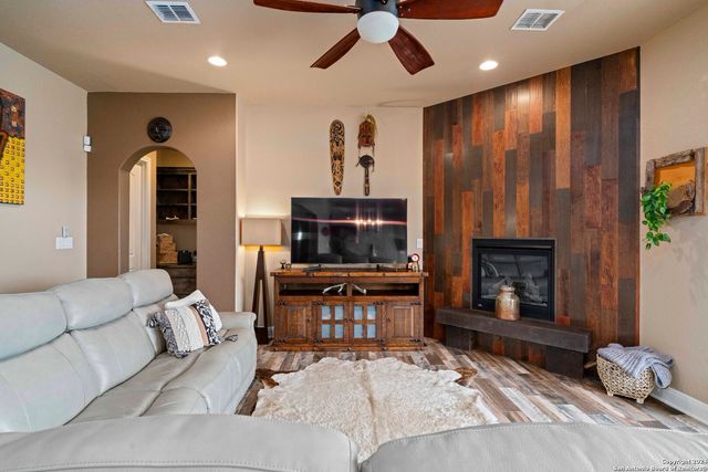 189 Dry Bear Creek, New Braunfels, TX 78132