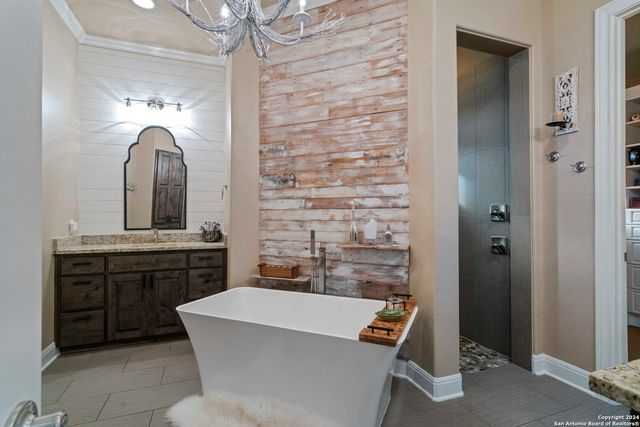 189 Dry Bear Creek, New Braunfels, TX 78132