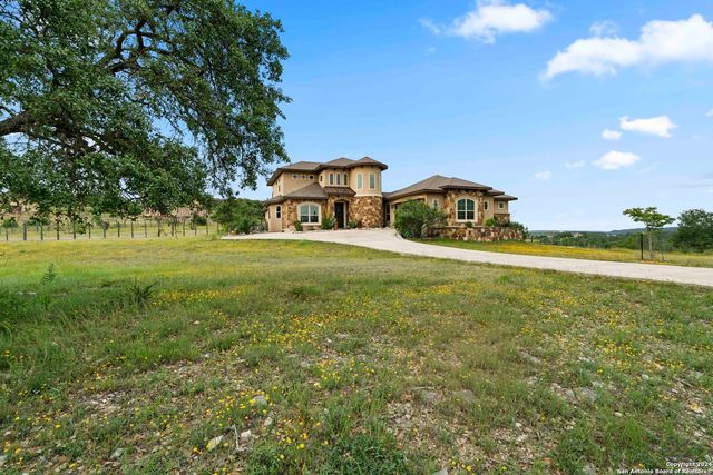 189 Dry Bear Creek, New Braunfels, TX 78132
