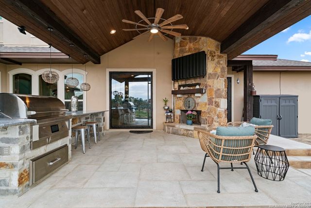 189 Dry Bear Creek, New Braunfels, TX 78132