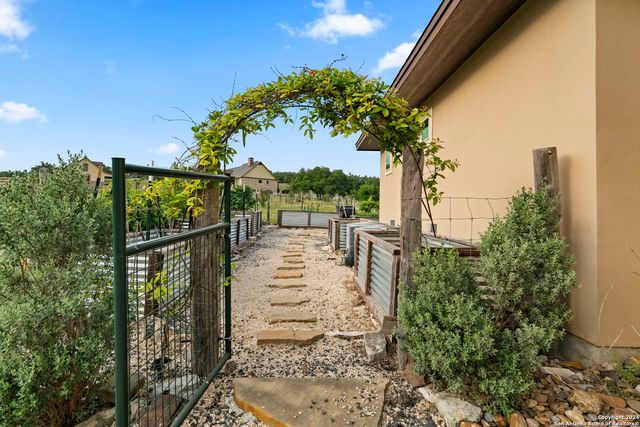 189 Dry Bear Creek, New Braunfels, TX 78132