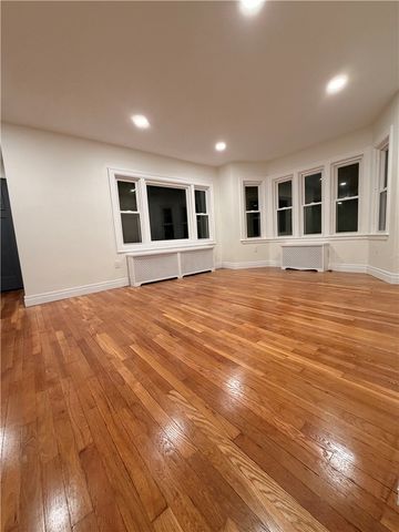 228 Third Avenue, Warwick, RI 02888