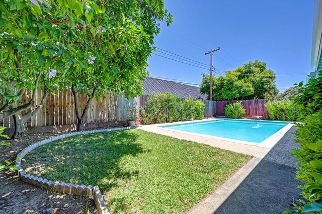 6447 Rexford Way, Carmichael, CA 95608