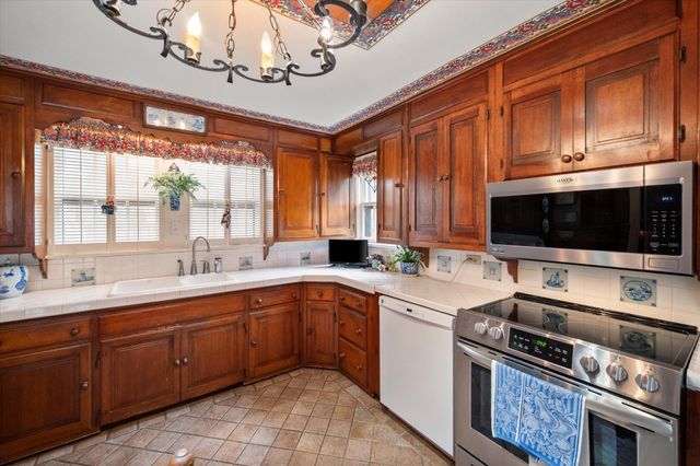 1208 Mills Place, Corsicana, TX 75110