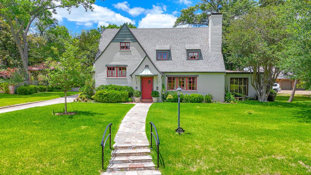 1208 Mills Place, Corsicana, TX 75110