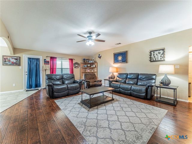 105 Lignite Drive, Jarrell, TX 76537