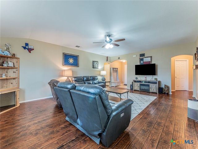 105 Lignite Drive, Jarrell, TX 76537