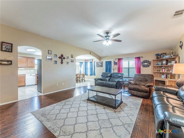 105 Lignite Drive, Jarrell, TX 76537