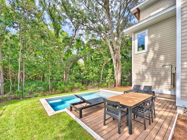 37 Oleander St, Hilton Head Island, SC 29928