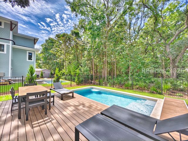 37 Oleander St, Hilton Head Island, SC 29928