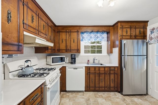 9 Anna Street, Chelmsford, MA 01863